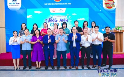 “Tiếng Anh cho em” vượt sóng ra khơi, đưa tri thức đến học sinh hải đảo Quảng Ninh