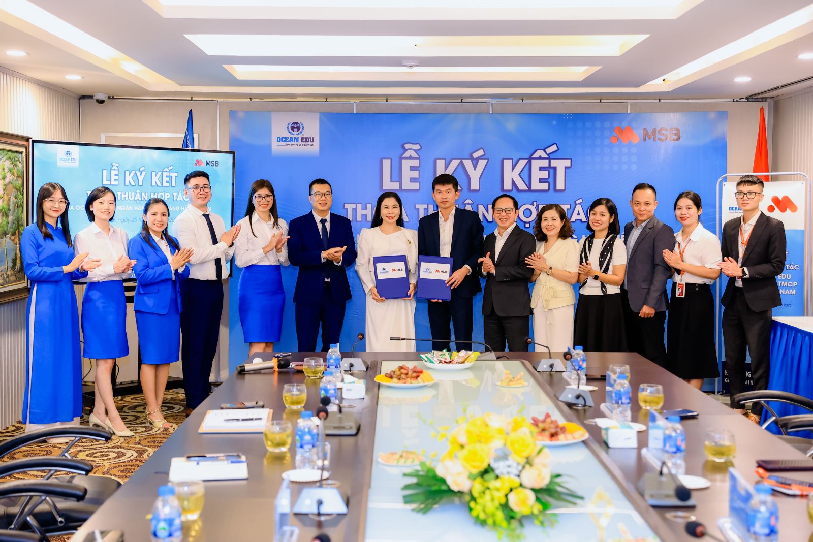 Bà Vũ Thị Thanh Loan - Tổng giám đốc Ocean Edu và ông Phạm Hồng Phú - Phó Tổng Giám đốc Ngân hàng Bán lẻ MSB đại diện ký kết hợp tác chiến lược